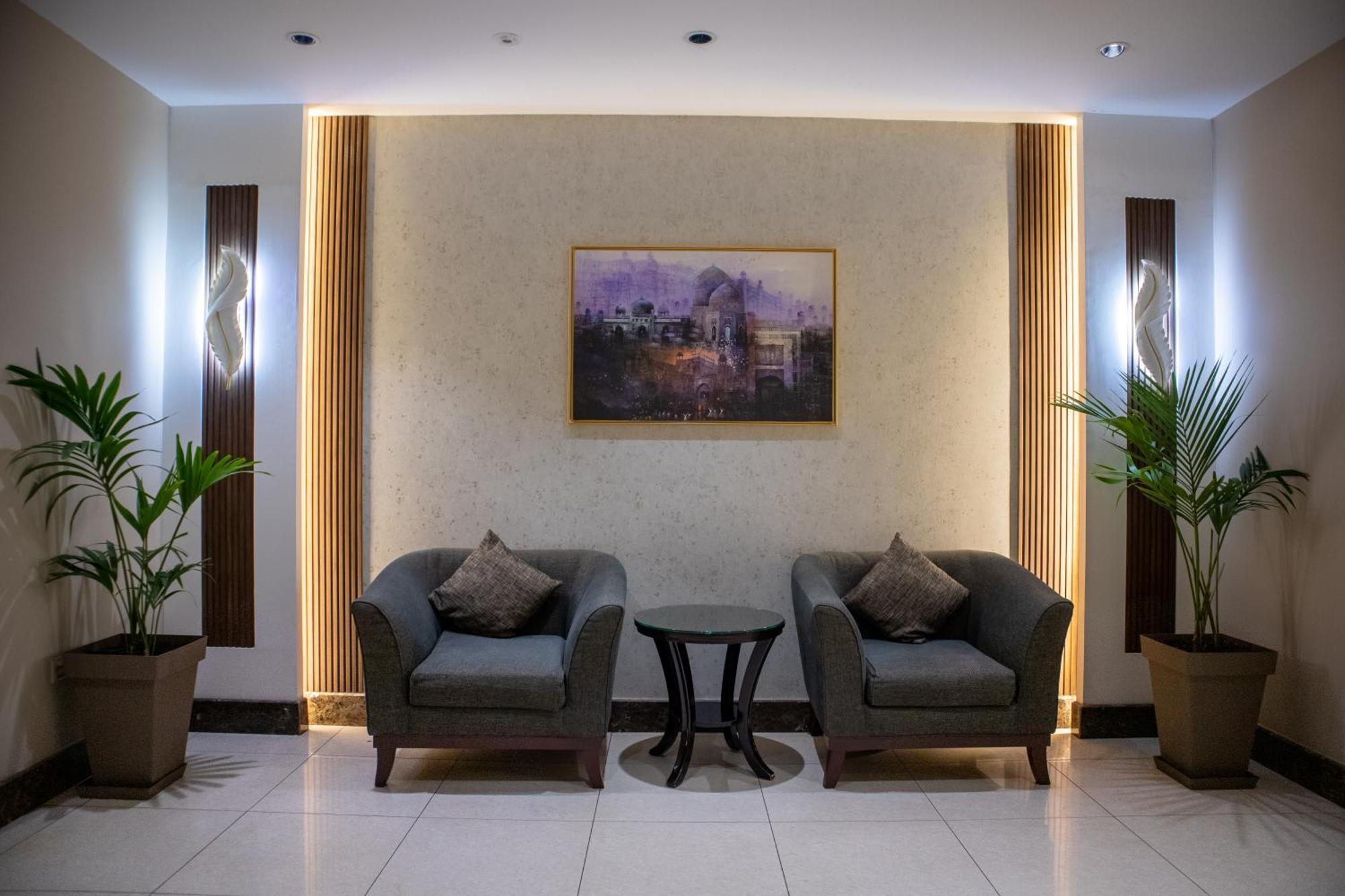 Emaar Royal Hotel Medina Bagian luar foto The lobby of the hotel