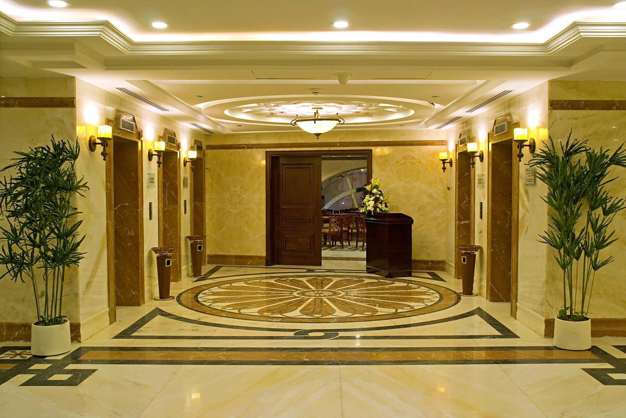 Emaar Royal Hotel Medina Bagian luar foto The lobby of the hotel