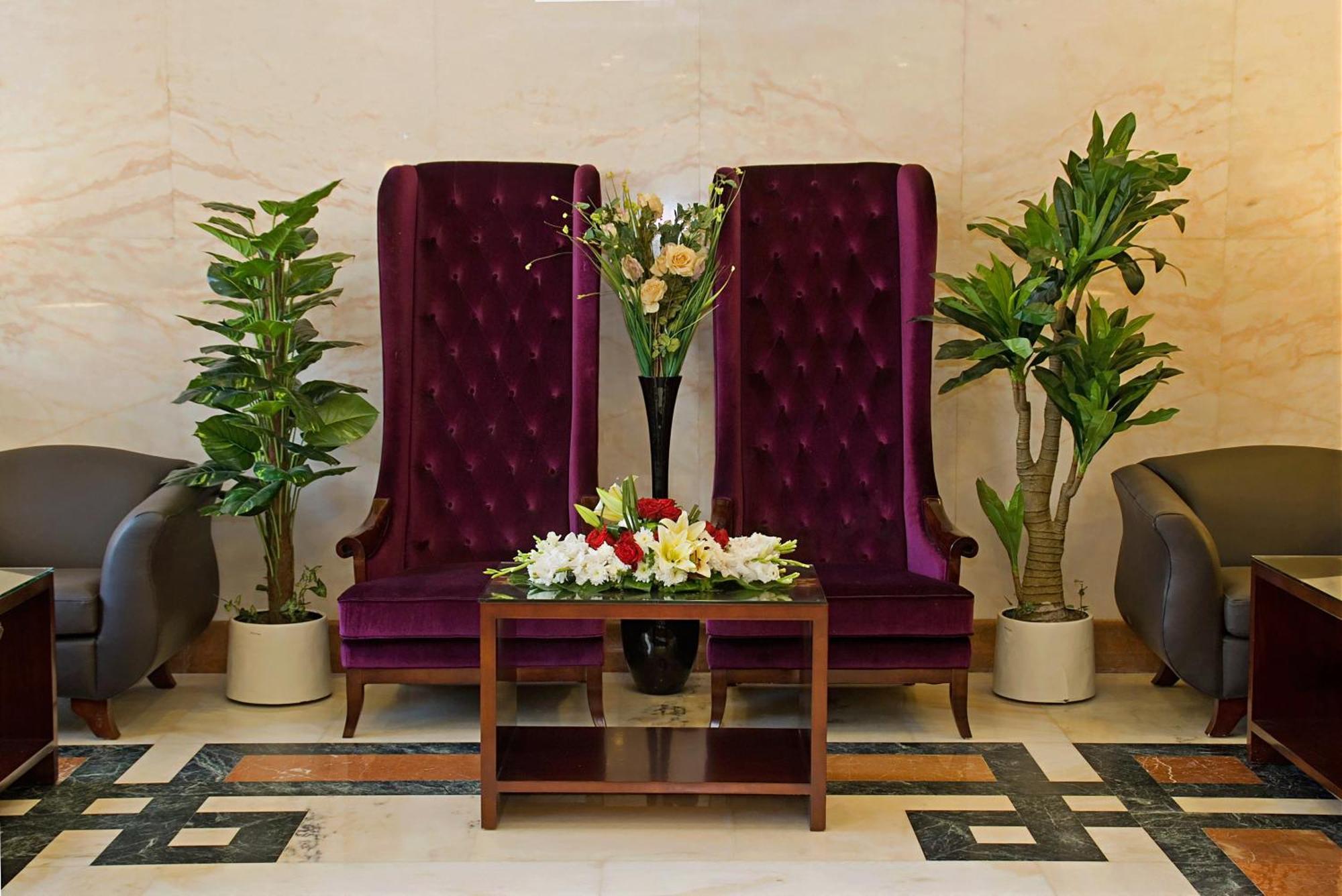Emaar Royal Hotel Medina Bagian luar foto The lobby of the hotel